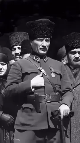 Ey Türk istikbalinin evladı! İşte, bu ahval ve şerait içinde dahi vazifen, Türk istiklal ve cumhuriyetini kurtarmaktır. Muhtaç olduğun kudret, damarlarındaki asil kanda mevcuttur. #19mayıs #ataturk #turkiye🇹🇷 