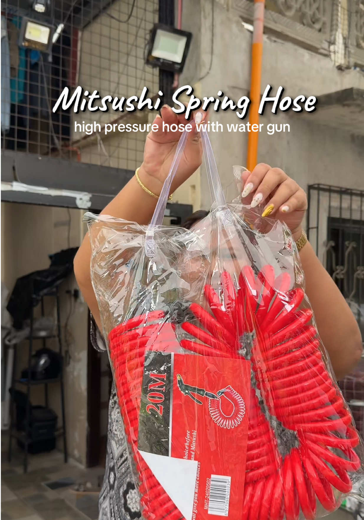 Palitan niyo na yan mga hose niyo mabigat, bulky at nagbubuhol. 🥰 mitsushi hose spray mitsushi hose review mitsushi pressure hose mitsushi hose nozzle mitsushi spring hose mitsushi garden telescopic spring hose  hose for water hose nozzle pressure #pressurehose #mitsushipressurehose #springhose #gardentelescopicspringhose #hoseforwater #expandablehosespray 