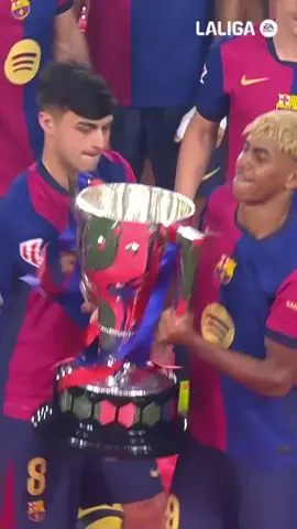 لحظة رفع لأمين يامال الكأس علي طريقة #ميسي  #الكأس #LamineYamal  #برشلونه_عشق_لا_ينتهي 