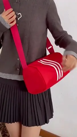 A versatile messenger bag for everyday wear#everydaybag #messengerbag #largebag #slingbag #universitybag #gymbag #bag #fyp 