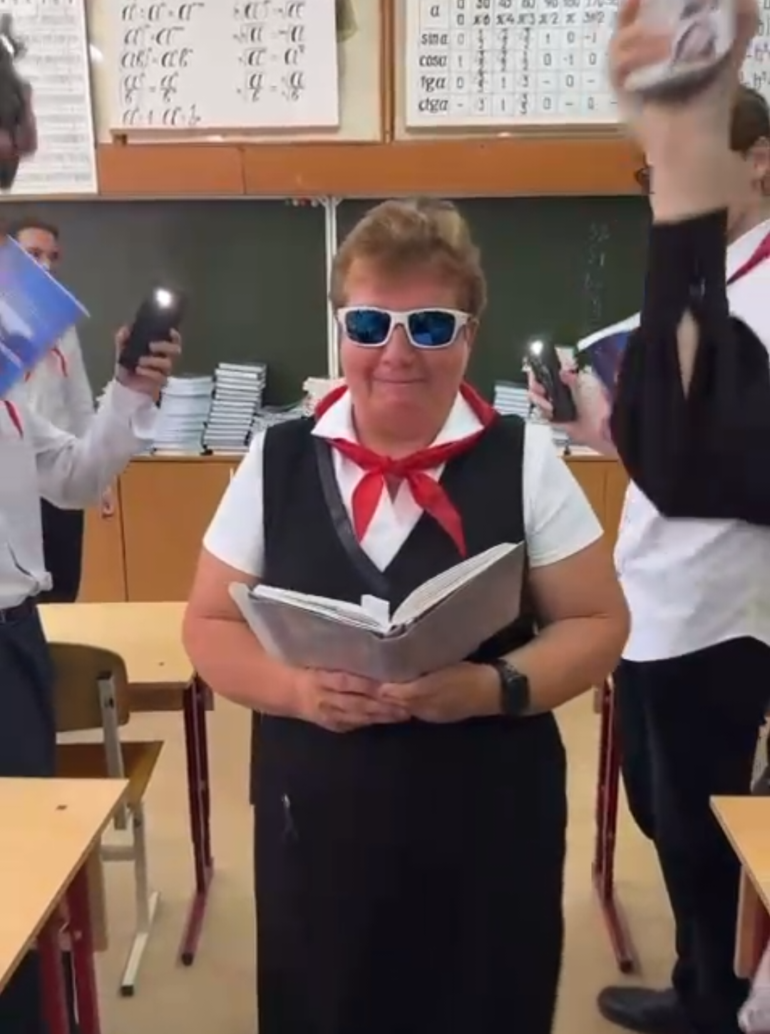 легенды школы #выпускной #последнийзвонок #учитель #11класс 