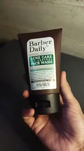 #Mivdra | Cowo wajib punya sih, Pengen muka lu tetep kusem? ya jangan beli, tapi kalo pengen muka cerah + jerawat ilang gw saranin beli sih, harga? cek keranjang kiri bawah di atas nama #barberdaily #facewash #acnecare #oilcontrol 
