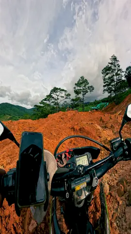 Off-road HCM trail down south Vietnam 😂🏍️🇻🇳 📍 Ho Chi Minh road ——————— 𝐕𝐈𝐄𝐓𝐍𝐀𝐌𝐁𝐈𝐊𝐄𝐑𝐒 𝐓𝐎𝐔𝐑𝐒 🔗 https://vietnammotorcycletours.com 📞 Speak to Alan and the crew +84985333066 #vietnambikers #vietnammotorbiketours #adventure #adventure #CRF300L #dirtbikes #enduro