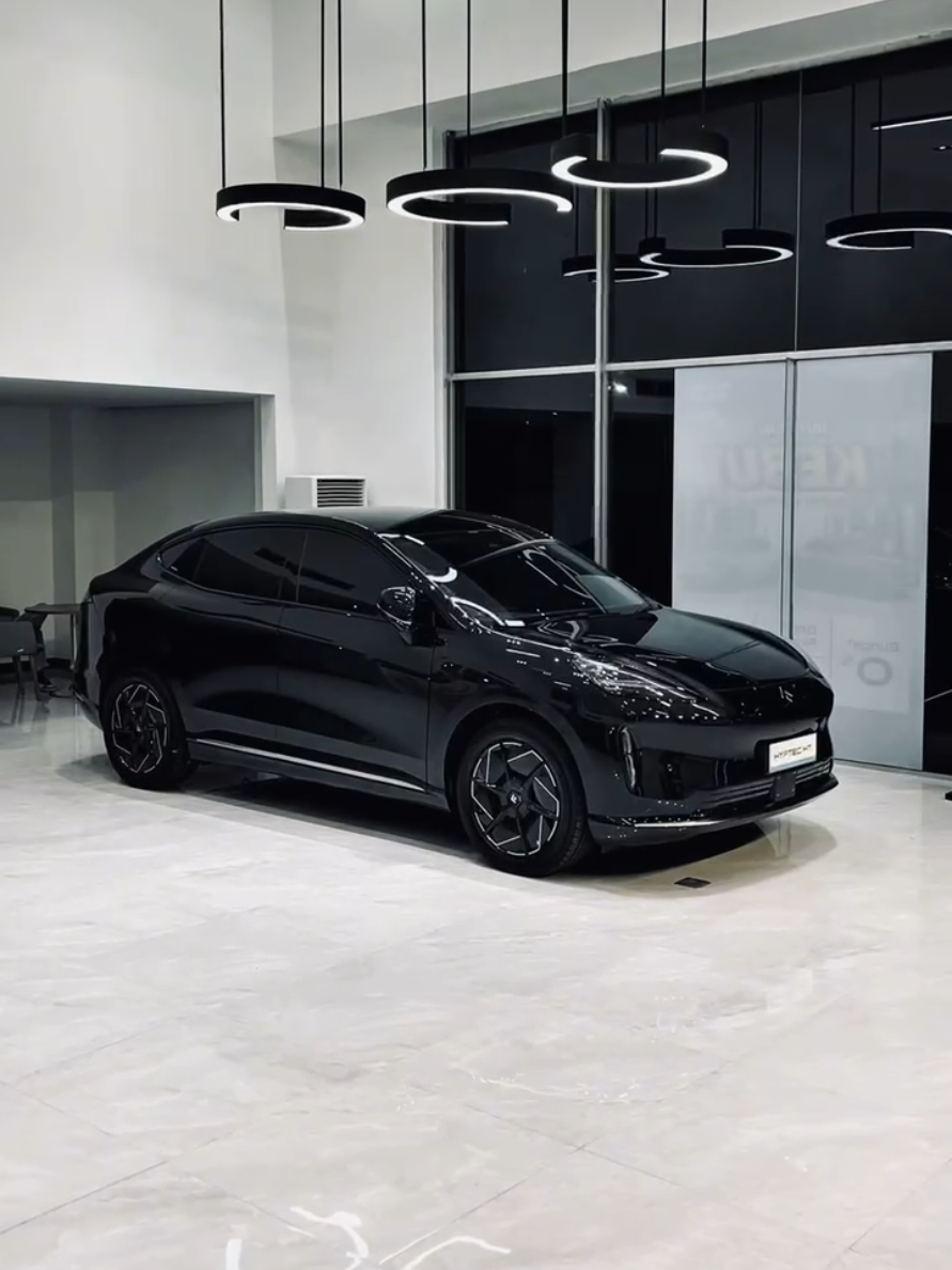 HYPTEC HT Premium rasakan sensasi berkendara teknologi masa depan dengan kemewahan dan kenyamanan, showroom AION kini sudah ada di Cibubur.  More info: 0821 1534 6374 HYPTEC HT premium √ Range 620Km (NEDC) √ Capasity Battery 83kWh √ Power 250kW (335ps) √ Torsi 430Nm  √ RWD & Ban ring 20 √ Intelligent camera 360° √ 6 Airbags √ Panoramic elektrik  √ Seat massage & ventilasi  √ Wheelbase 2935mm √ Panjang 4935mm √ Lebar 1920mm √ Tinggi 1700mm √ 32 calor ambient light  √ Speaker (Premium sound solution ) asli belgia √ 7 varian warna exterior & 2 interior  √ Material jok NAPPA LEATHER (lebih soft dan premium) √ Baris ke 2 bisa recline 143° √ Kaca double glass + frameless (ruang kabin kedap) √ Ada leg rest di baris depan belakang √ Ultra fash charger 280kW √ Bagasi lebih luas 725L  • free wall charger & pemasangan, free kaca film V-kool, free poles/poin protection, free karpet dasar, free apar & p3k, free plat sementara. #aionyplus #aionv #aionbogor #aionjakartatimur #mobillistrik #aionindonesia #aion #hyptecht #bogor #cibubur @aion_indonesia 