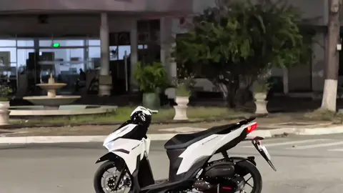 Sao đời này ai cũng chê dữ quá ta vẫn đẹp mà 🥲 #vario125i #click125i 