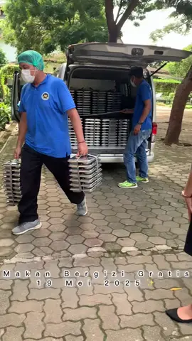 MBG tiba di Lampung! Hari pertama penerimaan Makan Bergizi Gratis yaitu tepatnya di wilayah Way Halim Permai, Bandar Lampung. Komplek kami menerima program MGB ini sesuai himbauan dari Satuan Pelayanan Pemenuhan Gizi wilayah Bandar Lampung tepatnya Way Halim (Badan Gizi Nasional). Selamat menikmati😁 #mgb #makanbergizigratis #bandarlampung 