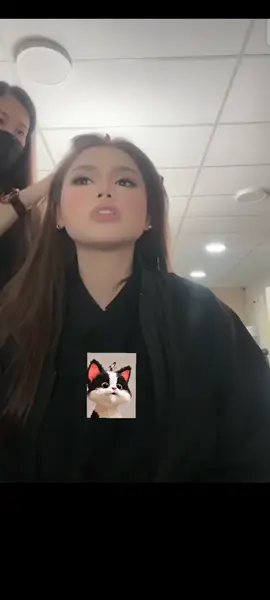 Sebelum pakai tu Bella pun tahu. kalau beli sendiri Bella pasti pilih baju yg sesuai kan..Bella ni bijak tau,dia hargai apa org bagi kat dia .so jgn lah kita nak ulas2 apa yg dia pakai. nak tegur tu kena dgn tempat ye..bukan di ruang komen2..org tak tahu pasal baju pun akan jadi tahu .jgn nak jadi kan isu lah..kesian Bella..kita komen2 nak tegur tu tak salah tp kena bgtau dgn org terdekat Bella..Bella juga ada PA .bgtau lah PA dia .jgn lah kita komen2..tegur tu tak salah..yg salah cara tegur tu.bukan seorang ke dua org yg baca tu byk LG tau . hormat lah Bella ye kesian dia..ni kalau haterss nampak tepuk tangan lah dia . silap2 berami2 berdekah2..saya bagi pendapat je .biasa saya no caption..saya letak je emoji 🥰🥰.jangan marah okay..saya luah apa yg saya nak luahkan..kalau silap tutur kata maafkan saya🙏🏻🙏🏻😪🥰#vitaminbass #foryourpages #ffffffyyyyyyypppp #fffyyyypppppppppppp #syedsaddiq #bellaastillah #teambass 