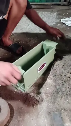 cetakan batako praktis 