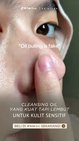 Bye sebum, bye jerawat! 👋✨ Lembut untuk kulit sensitif, tapi tetap ampuh untuk pori yang tersumbat & komedo 💥 💧 Melelehkan sebum 💧 Tidak membuat kulit kering 💧 Tanpa iritasi #SKIN1004 #CleansingOil #AmanUntukKulitSensitif #KontrolSebum #OilCleanser #DoubleCleansing #TemuanSkincareTiktok