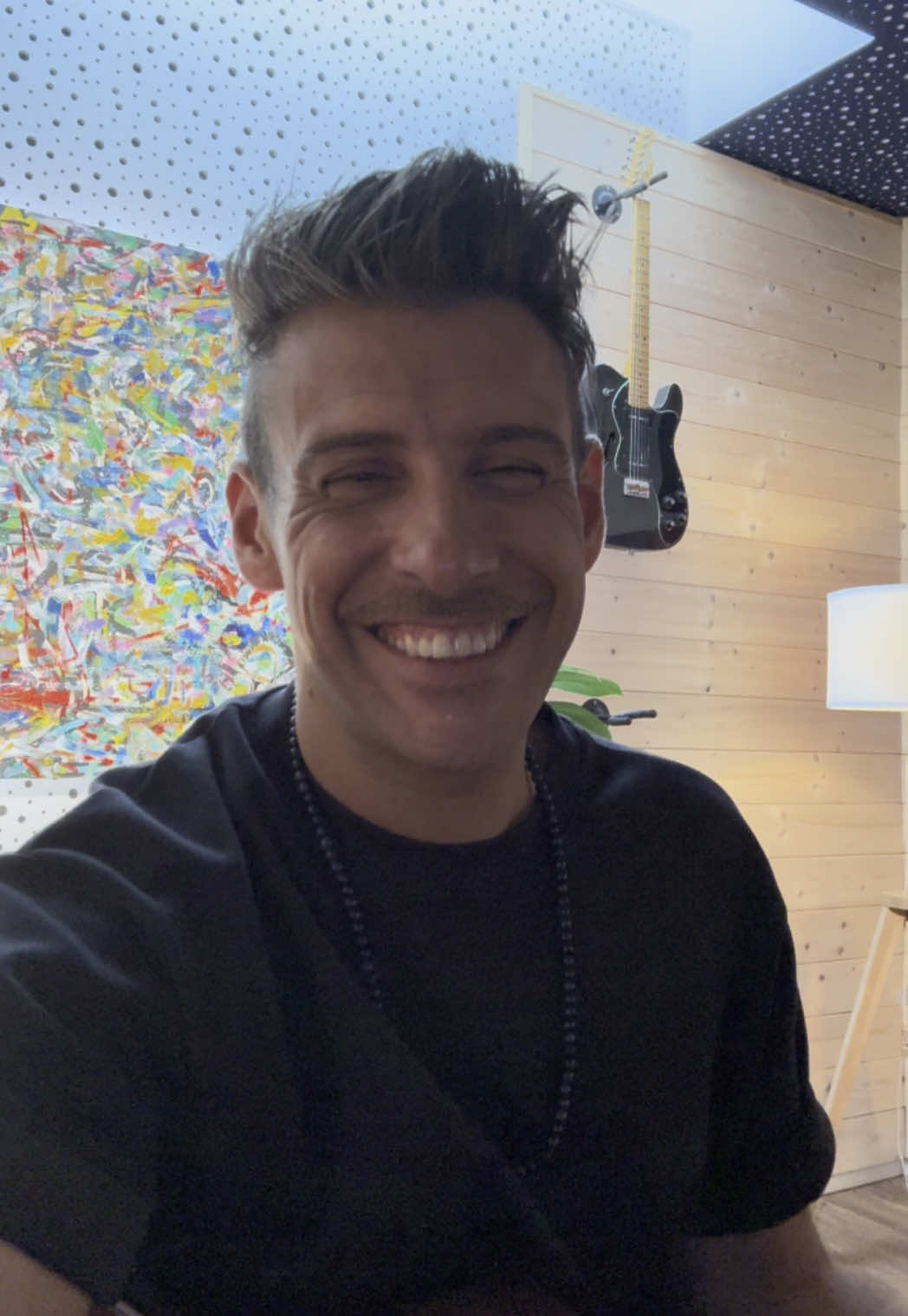 Così come mi viene senza senso né catene 💙⛓️ #CosìComeMiViene #FrancescoGabbani #DallaTuaParte #videoclip #newmusic #behindthesong #davedere #tiktokmusica #acoustic