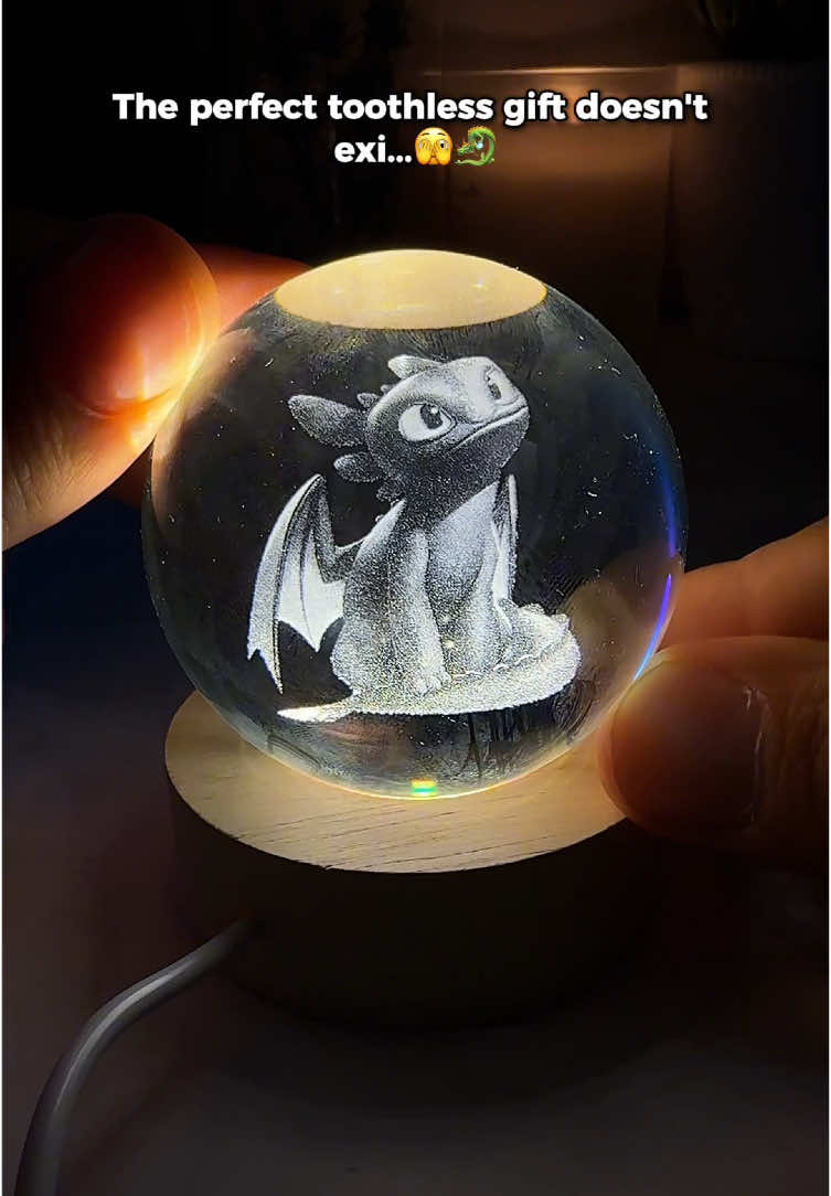 Hmmm 🥹😎 #httyd #toothless #lightfury #howtotrainyourdragon #viral 
