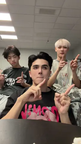 Khi bạn bị buồn mà aKai ép quay #tanbinhtoannang @timtin @✨ JAYDEN ✨ 