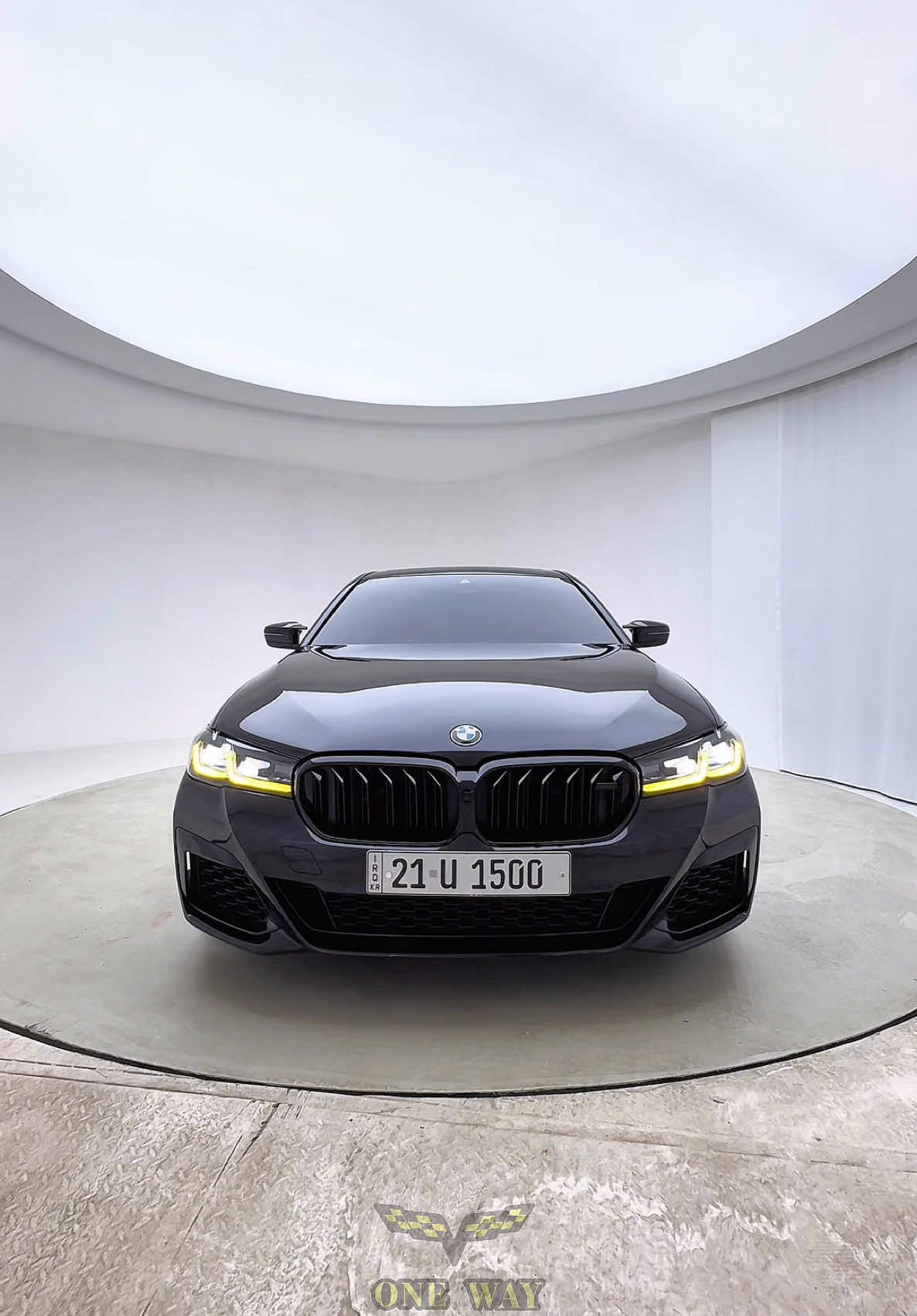 مامە تیتەش وەسفی پێناکرێ 🥺#one #way #studio #car #show #tishk #tishkghafar #bmw#bmwm#bmwm550i#bmwm5#black#for#sale#bo#froshtn#fyp#viral#spotlight 