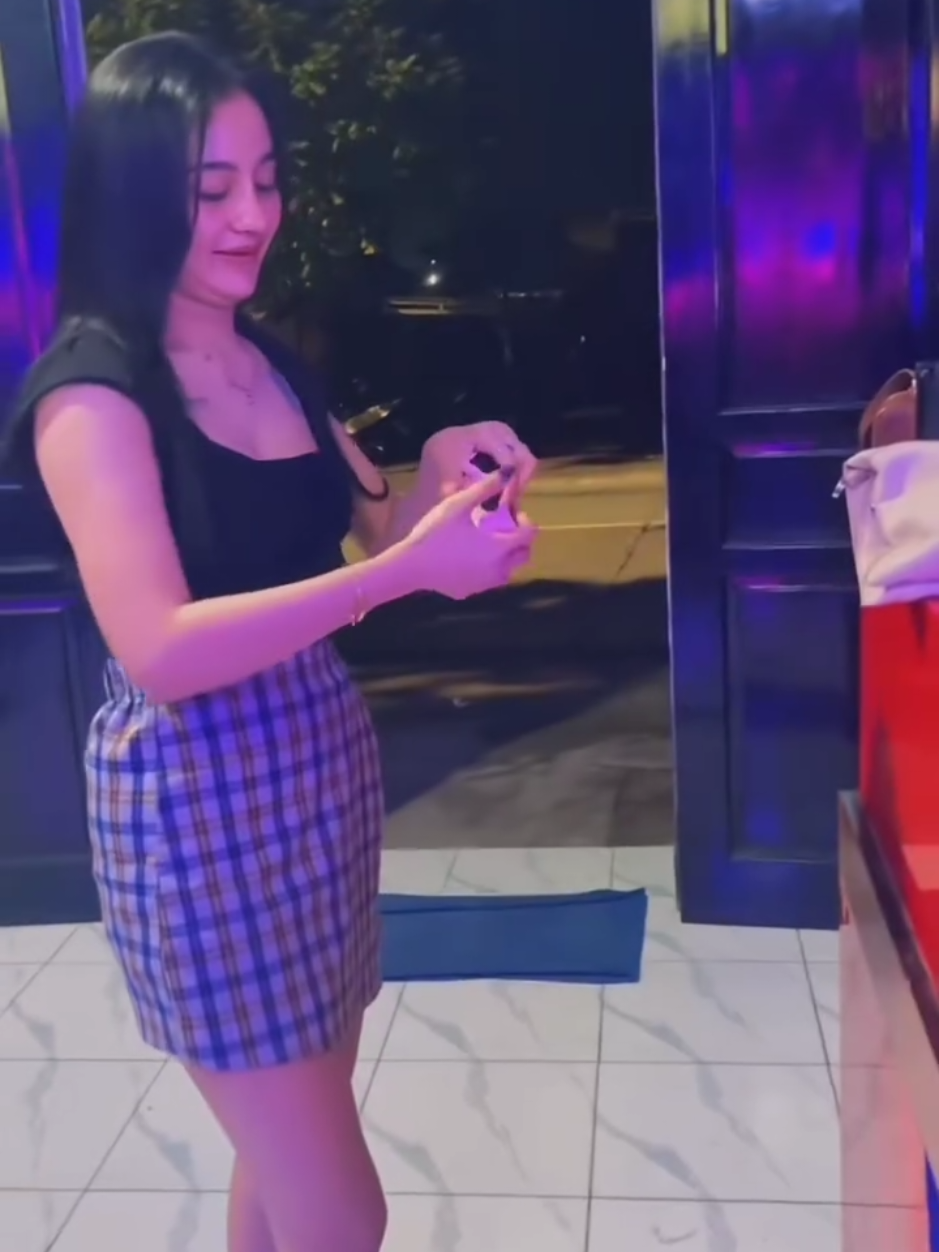mau ditemenin sama tante janda yang mana sayang #jandakesepian #cewekhyper #jandacantik #cewekcantik #janda #jandamuda #cewekpulen #mamamuda #jandahyper #biduancantik lckaraoke lc cantik lc hamil cewek hamil 