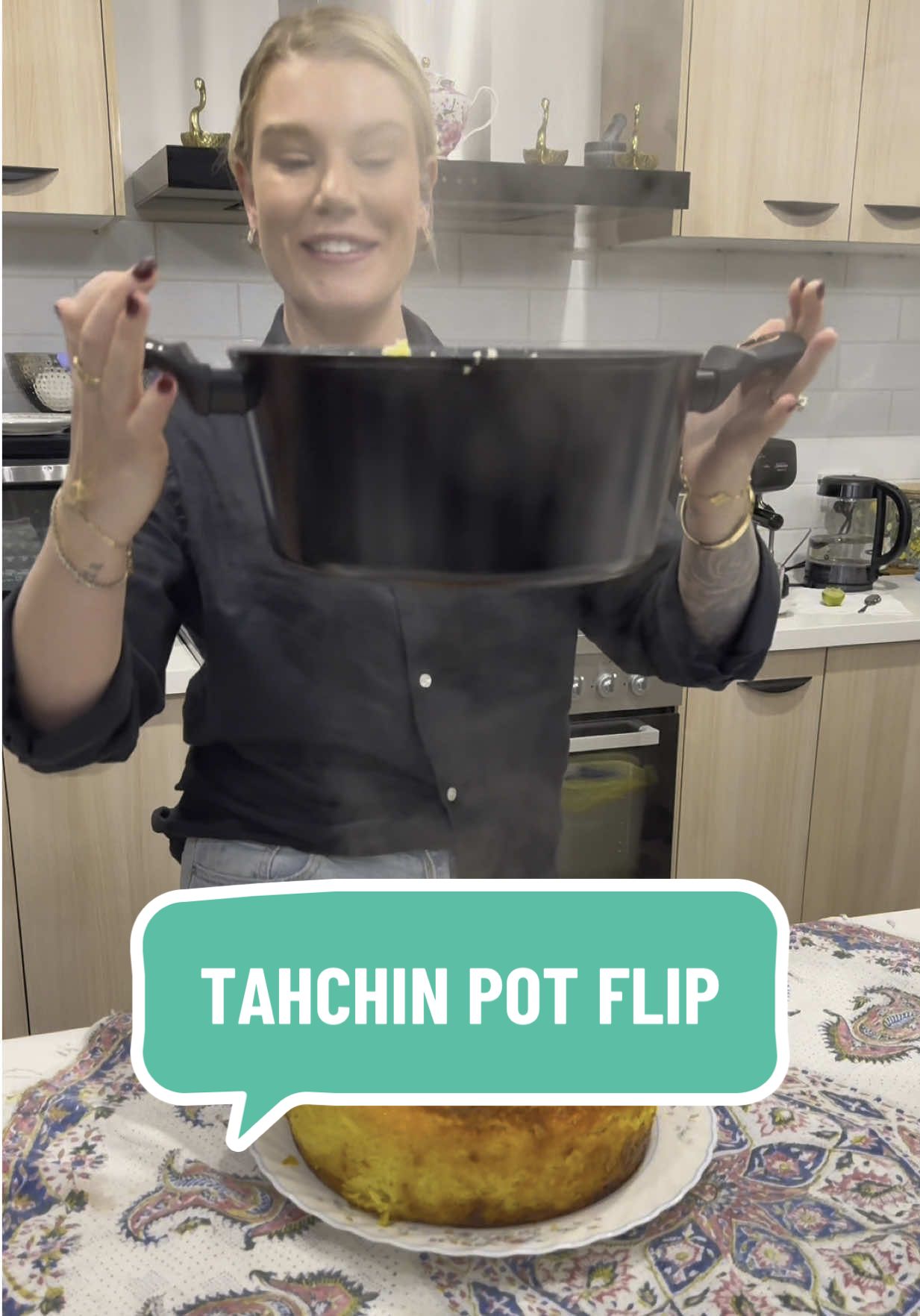 The most fluffy light rice dish you’ll ever try, TAHCHIN🤤 #arvanfamily #family #husbandwife #marriage #married #Foodie #cook #homecooking #persianfood #tahchin 