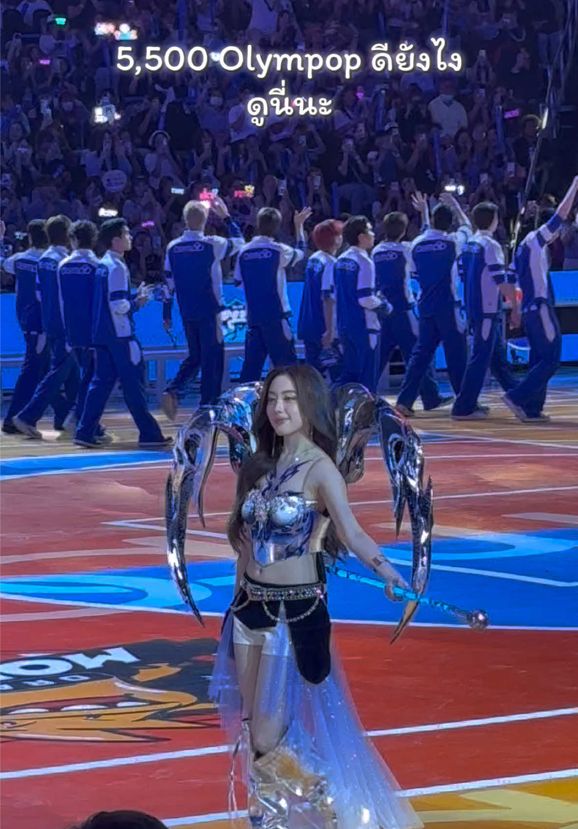 คลิปมีเป็นล้านนี่แค่ส่วนหนึ่งนะคะ ละลานตาไปหมด เลือกถ่ายไม่ถูก คุ้มค่าบัตรมากค่ะ ปีหน้าต้องได้บัตรแพงสุดอีกค่ะ🧡💙 (จะไปเชียร์พี่นักบาสคนนั้น🫵🏻) #OLYMPOPDAY  #PEPSIpresentsOLYMPOP  #OLYMPOP #OLYMPOP2025 #TPOP 