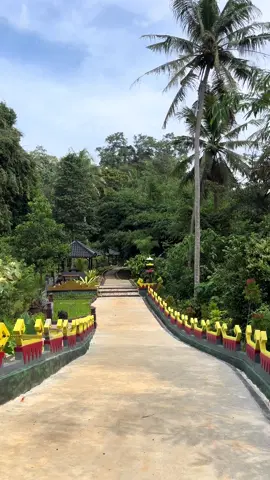 Masyaalllah ketemu dan berbincang dengan owner @TANJUNG PESONA yang super humble,tq bapak udah diizinkan menikmati destinasinya walau belom rampung, isyaallah segera grand opening dan saya yakin pasti salah satu pilihan destinasi warga lampung karena memang konsepnya back to nature, keren bapak👍 . #destinasiwisata  #destinasiwisatalampung  #tanjungpesona  #fyp #tiktokvirall  #tamantanjungpesona  #wisatalampungselatan 