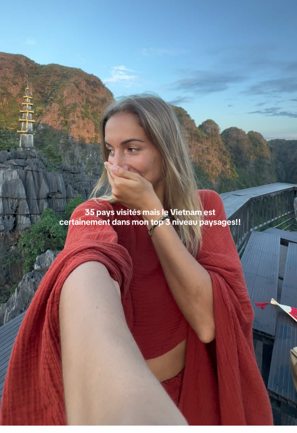 je ne m’attendais pas à ce que ce soit aussi BEAUUUU #vietnam #travelvietnam #visitvietnam #ninhbinh #tamcoc #muacave #fyp 