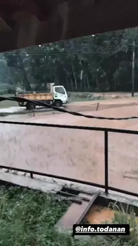 Hujan deras sejak sore tadi, waspada volume kenaikan air. Hujan merata se Blora lurrr . . . . Video @rdwn.nc_ . . #infotodanan #todanan #infoblora #blorakota #blora #blorahits #todananhits #japah #infojapah #kunduran #ngawen #infokunduran #dolantodanan #todananmapan 