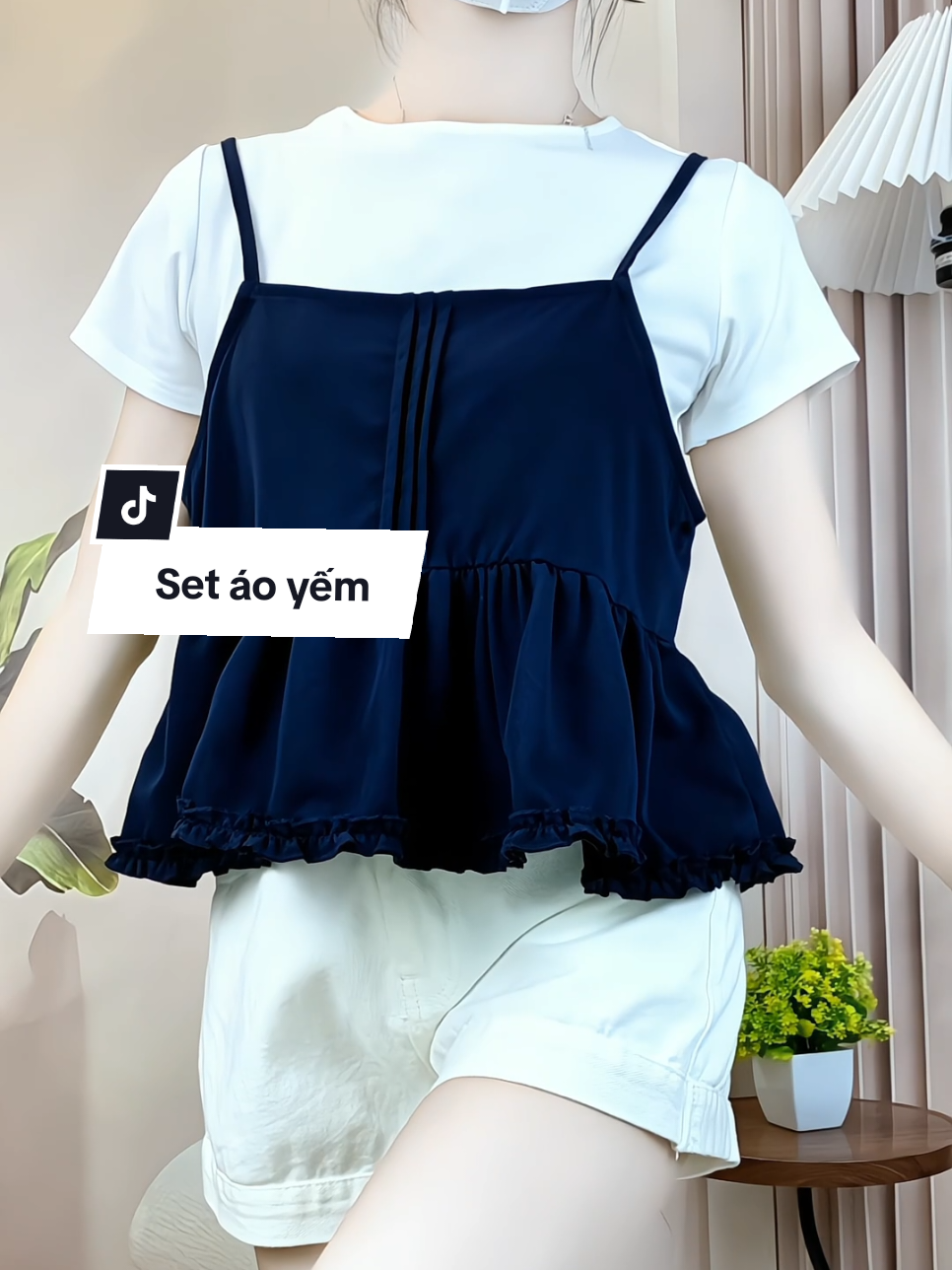 Set đồ nữ áo thun trơn cộc tay kèm áo 2 dây xếp ly viền bèo. Áo thun trắng chất cotton co dãn mềm mịn thoáng mát. Áo yếm chất cotton denim vào form. Áo mặc xinh, che khuyết điểm tốt nhé ạ #setaonu #ao2dayxeply #aonubigsize #setdoxinh #aothunnu #thoitrangnu #xuhuong #saochannel 