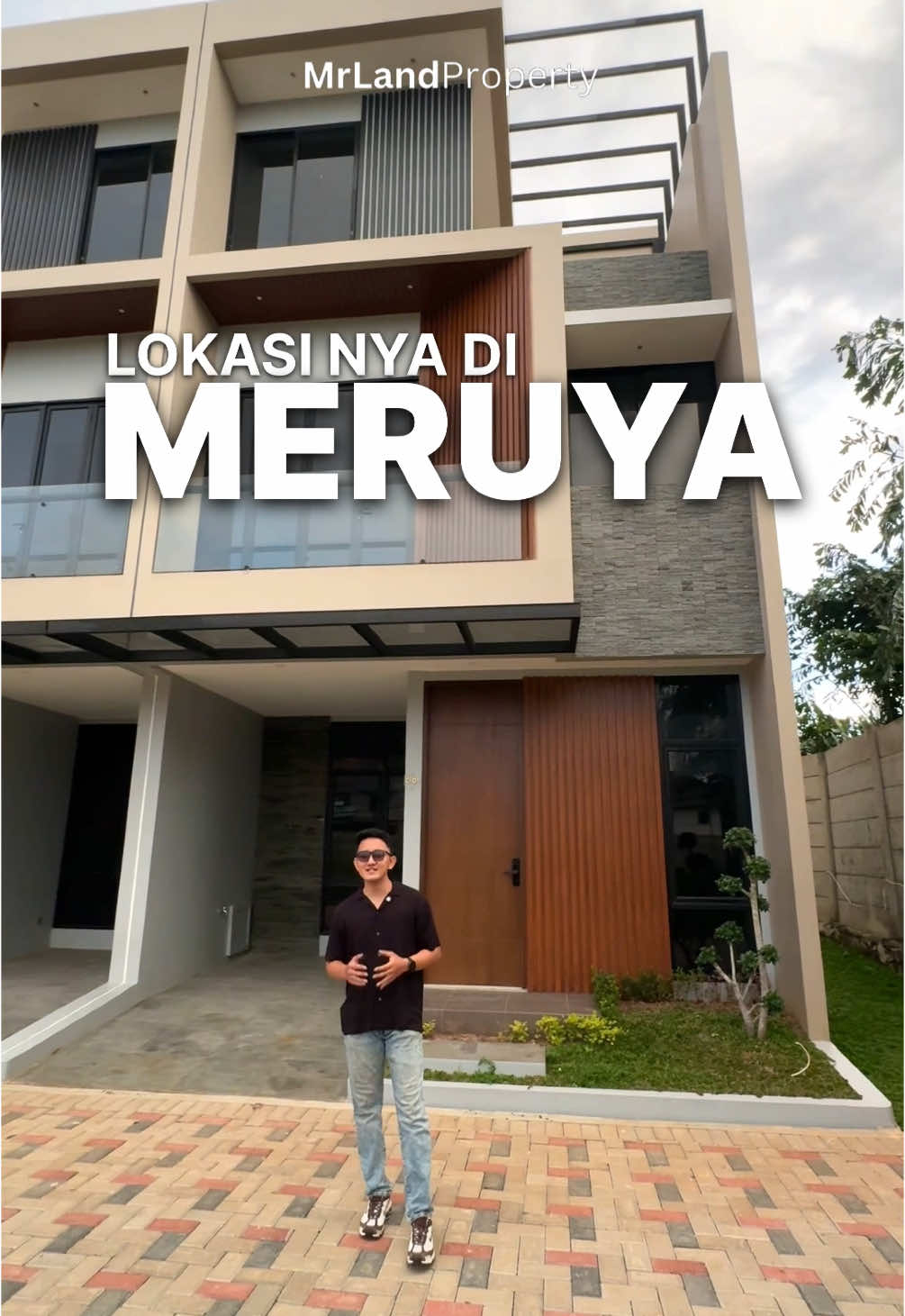 Harga mulai Rp. 2,2 MILYARAN-an  ____________________________ Rumah di Meruya, Jakarta Barat Brand New, Modern dalam Cluster, One Gate System Luas Tanah 60 - 139 m² Luas Bangunan 110 m² Kamar Tidur 3  Kamar Mandi 3 Carport 1 Mobil Fasilitas: • One Gate System • ⁠Security 24 Jam • ⁠swimming pool FREE • Honda Vario ( Tanpa Di Undi ) • ⁠IPL 2 Tahun • BPHTB • ⁠AJB • ⁠Balik Nama • ⁠AC 3 Unit • ⁠Smart Door Lock For More Info : Jerry - 0888 9818 260