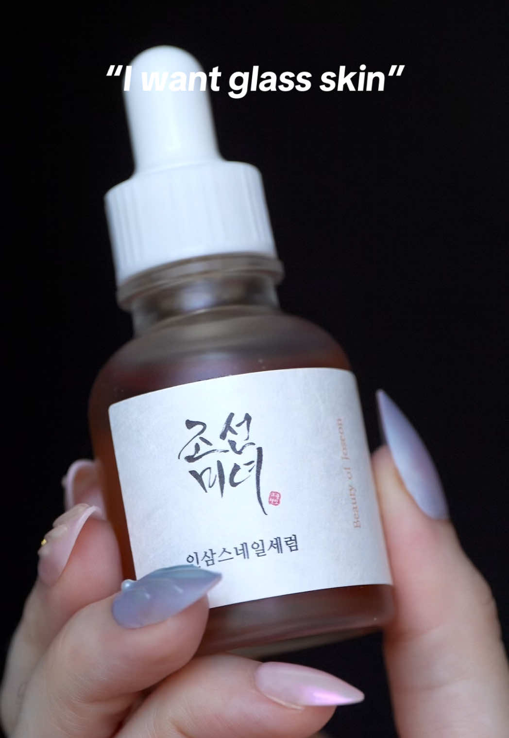 The @Beauty of Joseon US Revive Serum : Ginseng + Snail Mucin contains 'ginseng', which has been used as an important herbal ingredient for a long time, and 3% ‘snail secretion filtrate', which creates the best synergy for skin elasticity. (Gifted) #beautyofjoseon #kbeauty #kbeautyskincare #glassskin 