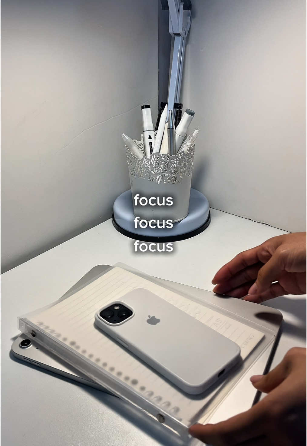 JUST FOCUS 🧠📖👩🏻‍💻🤍#studytok #studymotivation #student #study #focustree #studymotivation #discipline #studywithme #studyvlog #studyvlogs 