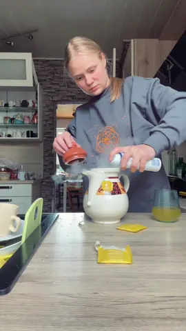 Ich pranke meine Mom#probierenmitkarina #probiersen #maskiergang 