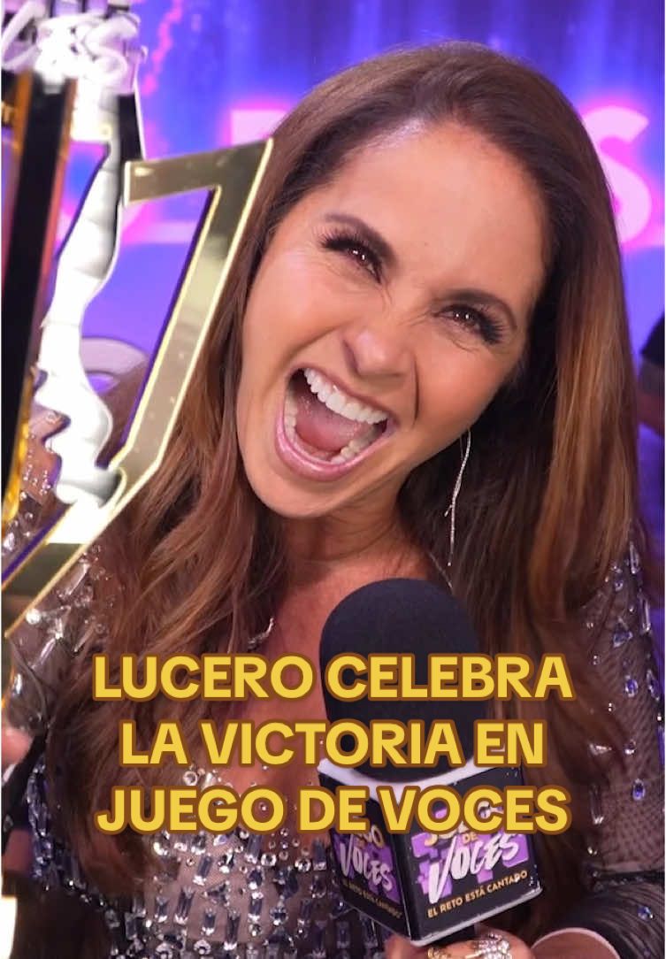 @luceromexico celebra feliz con su trofeo 😍🏆 “¡Se logró!” 👏👏👏 ¿Quién más como ella? 😃 #Lucero #Victoria #Ganadora #Leyendas #JuegoDeVoces #JuegoDeVocesUS #Editorial