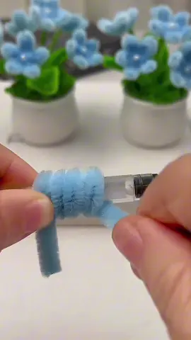 DIY daisy flower in pipe cleaner for home de coration #handmade #DIY #handmadegifts #handmadecraft #gift #flowers #craft #diyproject #diyfashion #diycraft #daisy #uktiktok #foryou #tiktok #diystufftomake #handcraft #TikTokCrafts #bouquet #DIYCrafts #flowerlovers  #pipecleanerart #pipecleanerflowers #uktiktok 