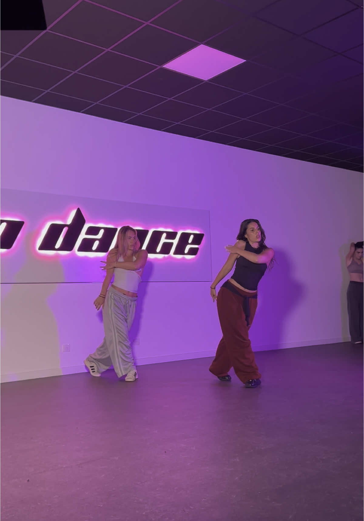 Dc : me dancing w/ @Lea Brahame #saopaulo #streetjazzclass #streetjazzdance 