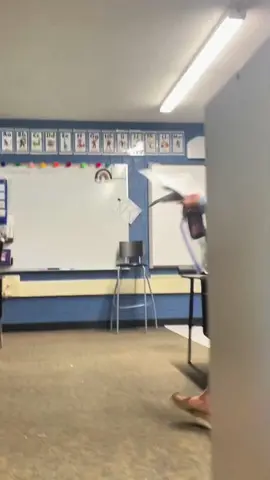 Scare coworker 🤣🤣#scare #scared #scarecam #scareprank #prank #viral #fun #funnyvideos #trending #fyp #foryoupage #jumpscare #couple #family 