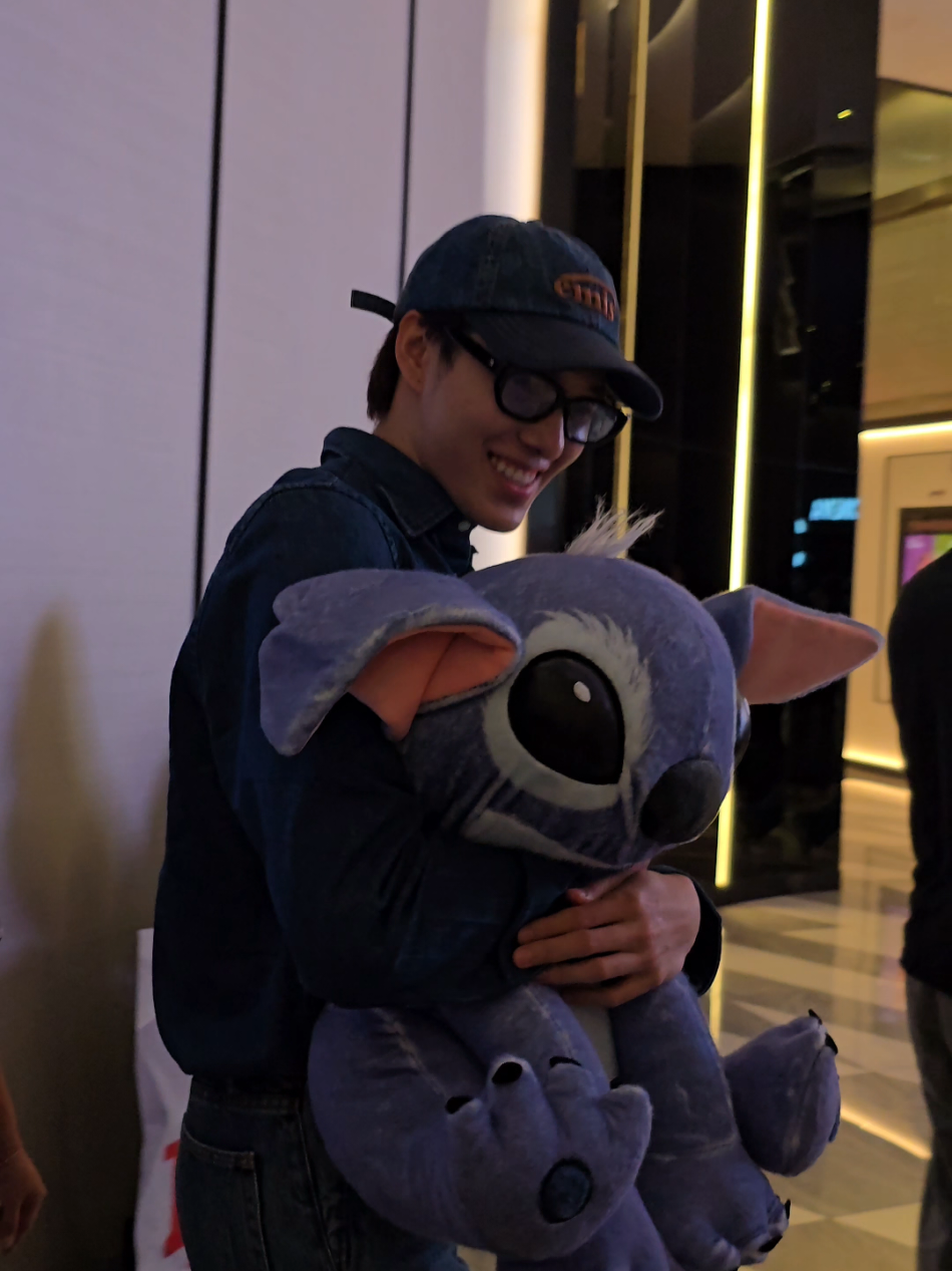 our nani too cute to handle 😭💖 SKY-DAVID LILO AND STITCH  #LiloAndStitchTHxSky  #hirunkit_ #skywongravee  #สกายนานิ #skynani 