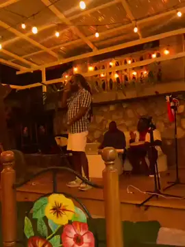 Anba lapli nan #Havanna night  Konbyen nan ki sonje mizik sa ? 
