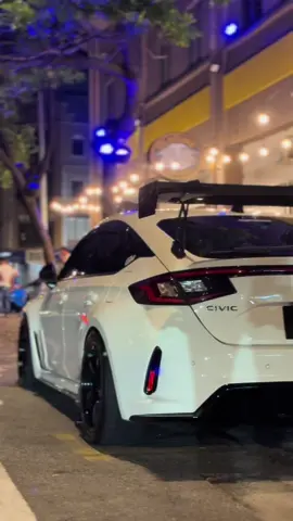 Bila lepak dengan member yang pandai amik video 😝 Ape lagi, umbrella la #fl5 #typer #fyp