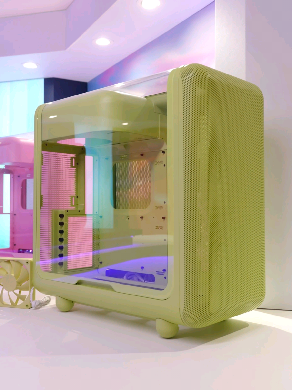 What do you think of HYTE’s new case? 👀🤯 We got a behind the scene look at the X50 before the launch, and it’s crazy!!! Full steel, curved front panel (which was almost impossible to make), and six colors: Pink, Green, Taro, Red, White, and Black with matching fans. Tons of mesh for airflow, optional mesh side panel, and those unique back vents? They actually add strength. HYTE revealed it in the cutest tea shop with custom milk tea. It’s giving retro vibes, and I’m team Red 😍😍. Which color would you pick? 🤔 #gamergirls #gamergirlsetup #gaming #pcgamingsetup #gamingsetups #pcbuilds #pcbuild #gamingpc #girlgamers #pcsetup #computex2025 #hyte @Hyte 