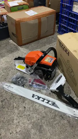 Ready setok bosku mesin chainsaw murah meriah😍😍#chainsaw #mesinchainsaw #chainsawkayu #gergaji 