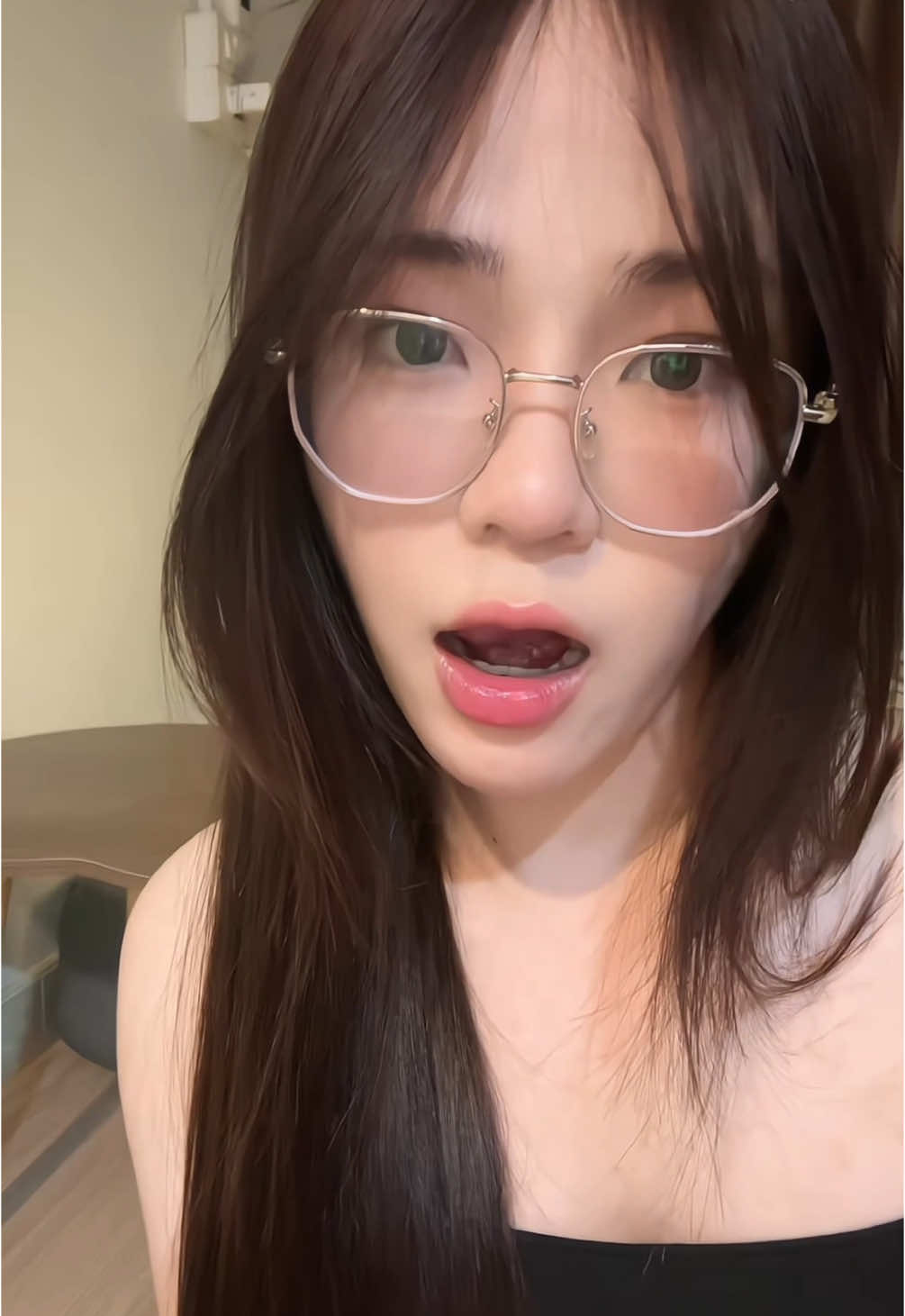 ทำหน้าทำตาว่ะ