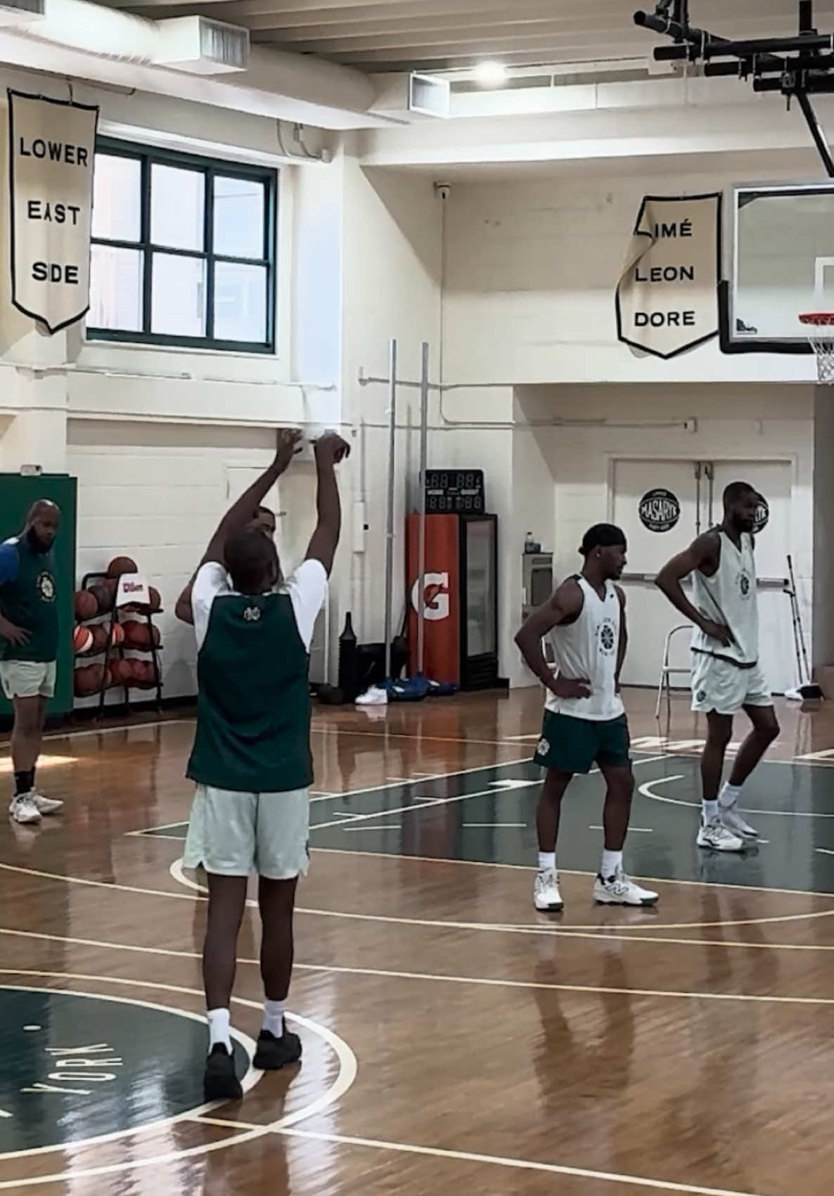 Reciprocate the love @Summer Walker – DROP THE ALBUM! #basketball #newbalance #aimeleondore #hoops #ballislife #jumpshot #layup #summerwalker 