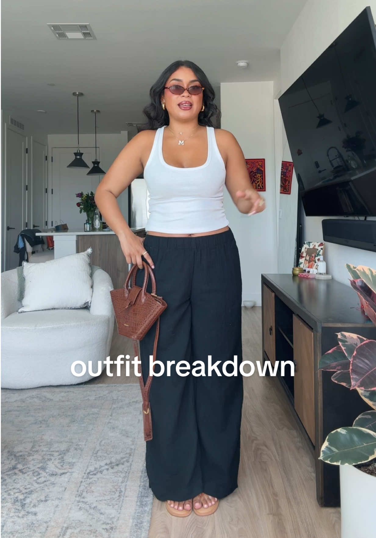 my classic warm weather, comfy outfit combo🖤linked this fit in my LTK (cannot recommend these linen pants from @Old Navy Official enough, BEST pants ever) #outfitoftheday #simpleoutfit #linenpants 
