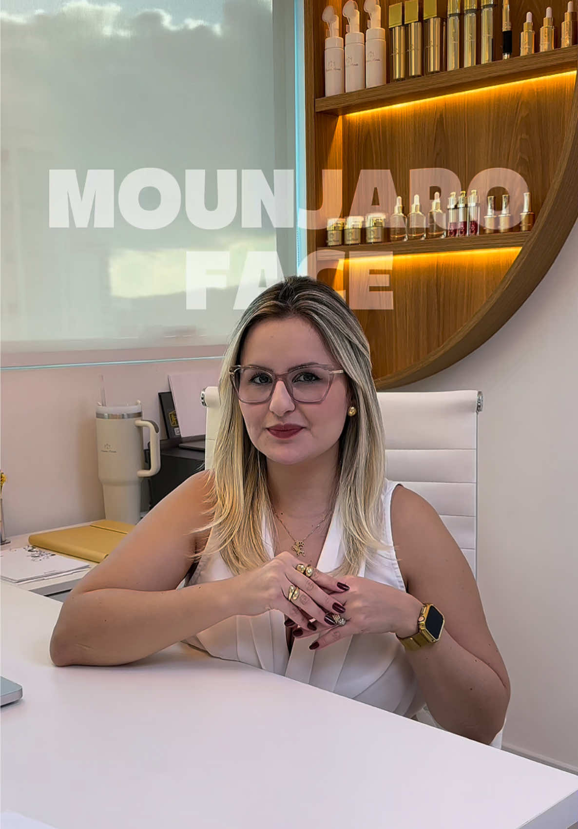 Mounjaro é o famosinho do momento. Mas você já ouviu falar sobre o MOUNJARO FACE? Se você está pensando em iniciar o tratamento com esse medicamento, o ideal é iniciar os cuidados com a face o quanto antes. Assim conseguimos preservar a beleza da sua face com naturalidade. Se você já iniciou o tratamento e sente que seu rosto está com o aspecto de “derretimento”, dê o primeiro passo e vamos iniciar os cuidados para tratar essa queixa! Estou aqui para te proporcionar os melhores resultados. Porque você merece um cuidado integral e singular! ✨ Vem, que eu cuido de você! 🌻 Agende seu horário pelo link na BIO! 📲 #fy #foryou #guarulhos #DraNathaliaMorato #clinicaguarulhos #fullface #clinicadeestetica #harmonizaçãofacial #procedimentosesteticos #pele #mounjaro #mounjaroface 