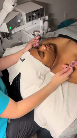 Short facial massage (my personal favorite part of the facial) <33 #fyp #estheticianstudent #gouldsacademy #gouldsacademybartlett #trending #901 #memphis #bartlett #BeautyTok #foryou #SelfCare #facials #333 #facialmassage #pcaskin #pcaskincare #lavender #relaxing #aromatherapy #essentialoils #spa #futureesthetician #coldglobes #estheticiantok #grapeseedoil #sleepy #lymphaticdrainage #StressRelief #calming 