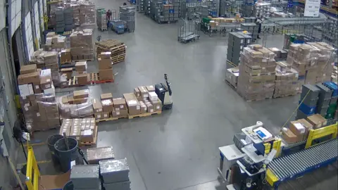 This is WHY Rushing and Poor Training Can Lead to Injury 🤯 – Pallet Jack Incident | Join Us Today @safetyfails_1 - Let’s Increase Workplace Safety #accident #accidents #construction #construção #safety #safetyfirst #maintenace #oilchange #training #fails #crane #cpr #cranefails #welding #jobs #firstaid #oil #delivery