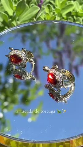 arracada de tortuga disponible en nuestra tienda 🐢✨ #fyp #fypシ #orolaminado #orolaminado14k #SmallBusiness #latinaownedbusiness #gold #turtle #summervibes #beach #beachvibes #playa #verano 