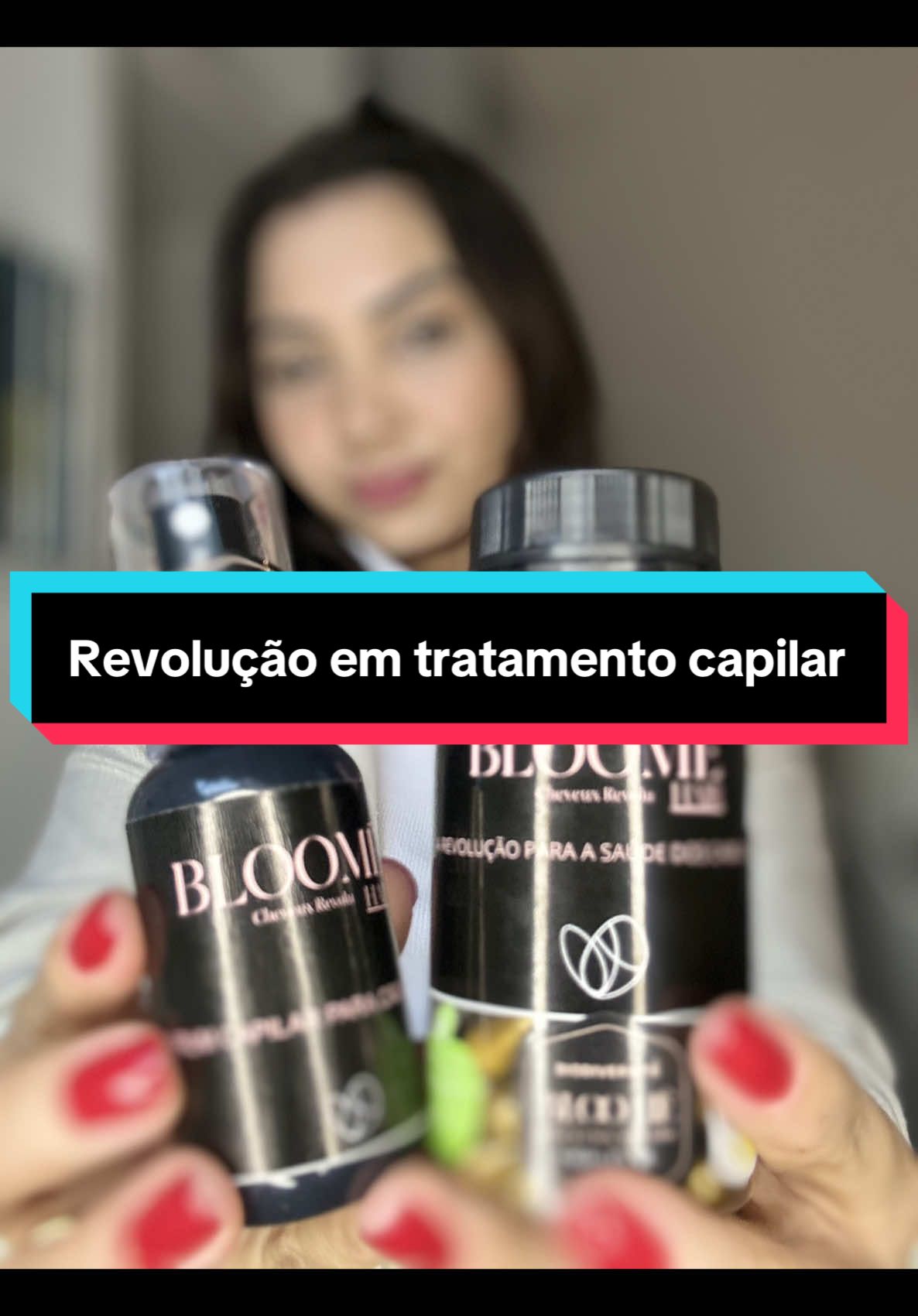 ✨️Apresentamos Bloomé✨️: a revolução natural no cuidado capilar  ✨️Bloomé, um ativo natural da Biodiversité com resultados comparáveis ao Minoxidil ✨️— mas com toda a delicadeza da natureza. ✨️Diretamente da biodiversidade da Ilha de Jeju, Bloomé combina ciência e natureza para transformar a saúde dos seus cabelos.  Sua fórmula exclusiva, com extratos naturais de: ✨️Extrato de Cudrania tricuspidata: uma planta conhecida por suas propriedades antioxidantes e anti-inflamatórias.  ✨️Alga marinha Sargassum fusiforme: também conhecida como hijiki, rica em nutrientes que promovem a saúde capilar.  ✨️Estudos indicam que o Bloomé ativa genes essenciais para o crescimento dos fios, como a β-catenina, PDGF e VEGF, acelerando a fase anágena (crescimento ativo) e promovendo a regeneração dos folículos capilares.   ✨️Benefícios comprovados Estimula a fase de crescimento dos fios (anágena) Reduz a queda capilar Fortalece a ancoragem dos fios no couro  ✨️Bloomé é a escolha ideal para quem busca cabelos mais fortes, longos e saudáveis, unindo o poder da natureza com a inovação científica.  ✨️Bloomé já chegou à Essencial. Seu tratamento capilar começa aqui. #EssencialFórmula #farmaciaessencialformula #ManipuladosComCiência #Bloomé #SaúdeCapilar #AtivoNatural #FarmáciaDeManipulação #CabelosFortes #Minoxidil #jaquefarma #hair #cabelos #bloome #rapunzel #tonicocapilar 