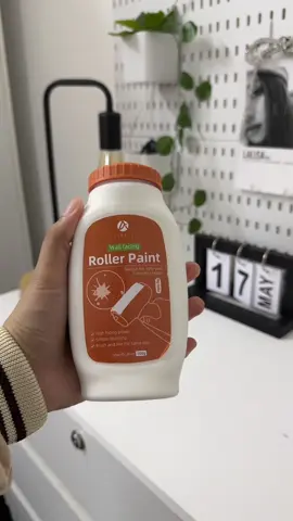 Mudah betul zaman sekarang ekk nak padam kotoran dinding putih gitu jee 🫢 #rollerpaint #catrumah #homedeco 