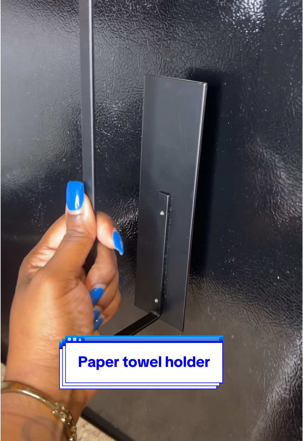 Perfect to make space on your counter. #kitchenhack #kitchenhack #papertowel 
