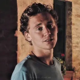 His blonde curls 🥰 he’s so cute  scp: @sorceresscenes #tomhiddleston #tomhiddlestonedit #oakley #fyp 