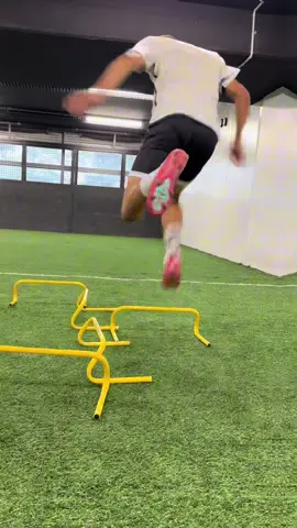 This is where performance starts. Tailored 1on1s. Relentless detail. Built for elite outcomes. #HighPerformanceFootball #M5Grind #1on1development #m5football 