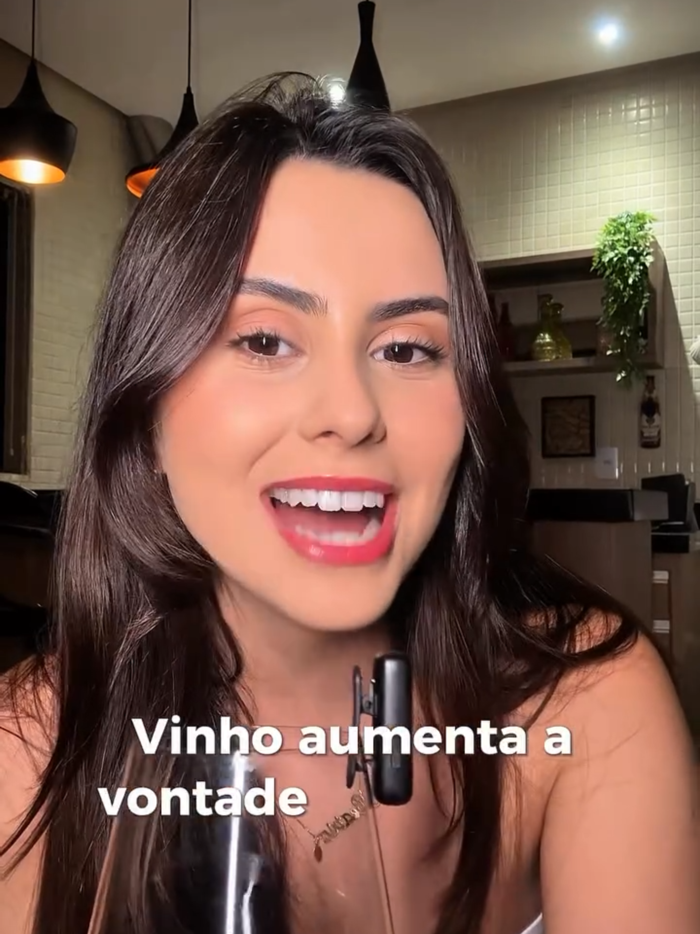Já reparou que o vinho tem esse poder?! 🍷😘